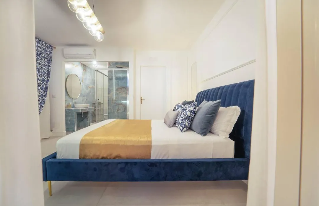 Johnny'S Suites-1